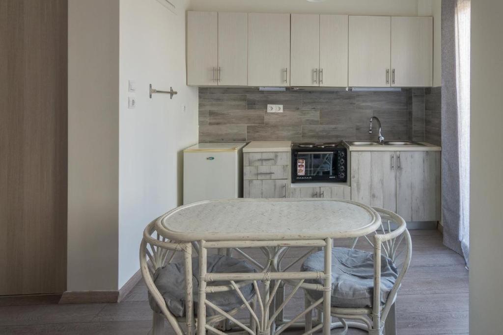 Lovely Studio Apartment For 2 Ppl In Atenas Exterior foto